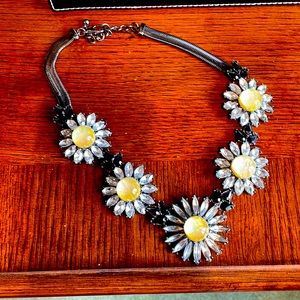 NECKLACE costume jewelry